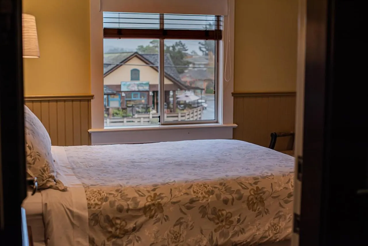 ***  Salt Spring Inn Ltd Ganges Canada